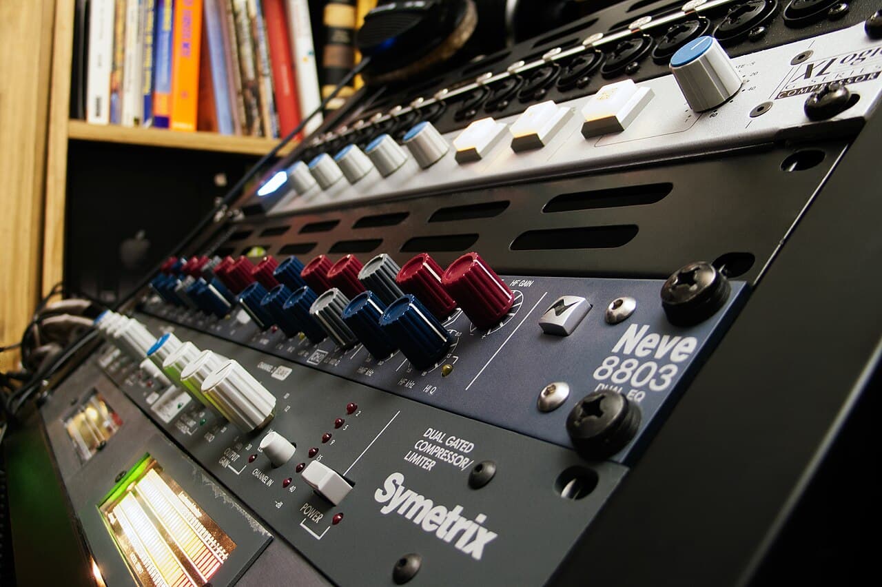 SSL G-Bus, photo